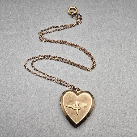 Vintage 1940s Chicago Municipal Airport Heart Locket Necklace Sweetheart Jewelry - Picture 4 of 9